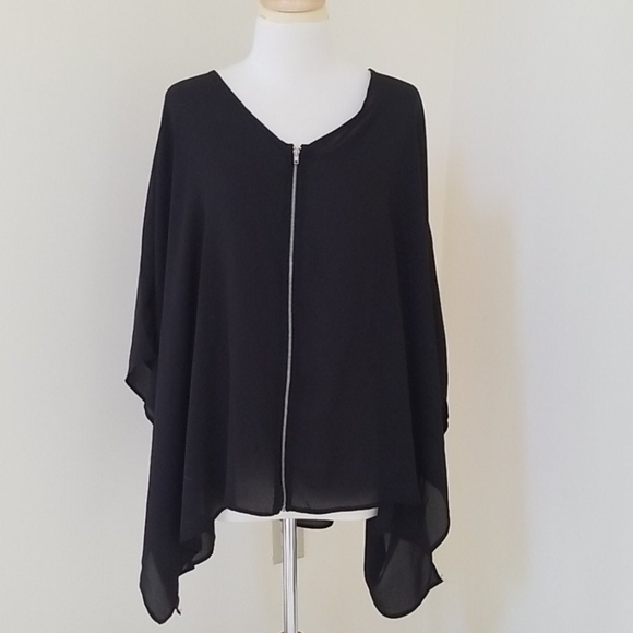 NWT! Torrid black zip front S/S blouse . - Picture 1 of 9
